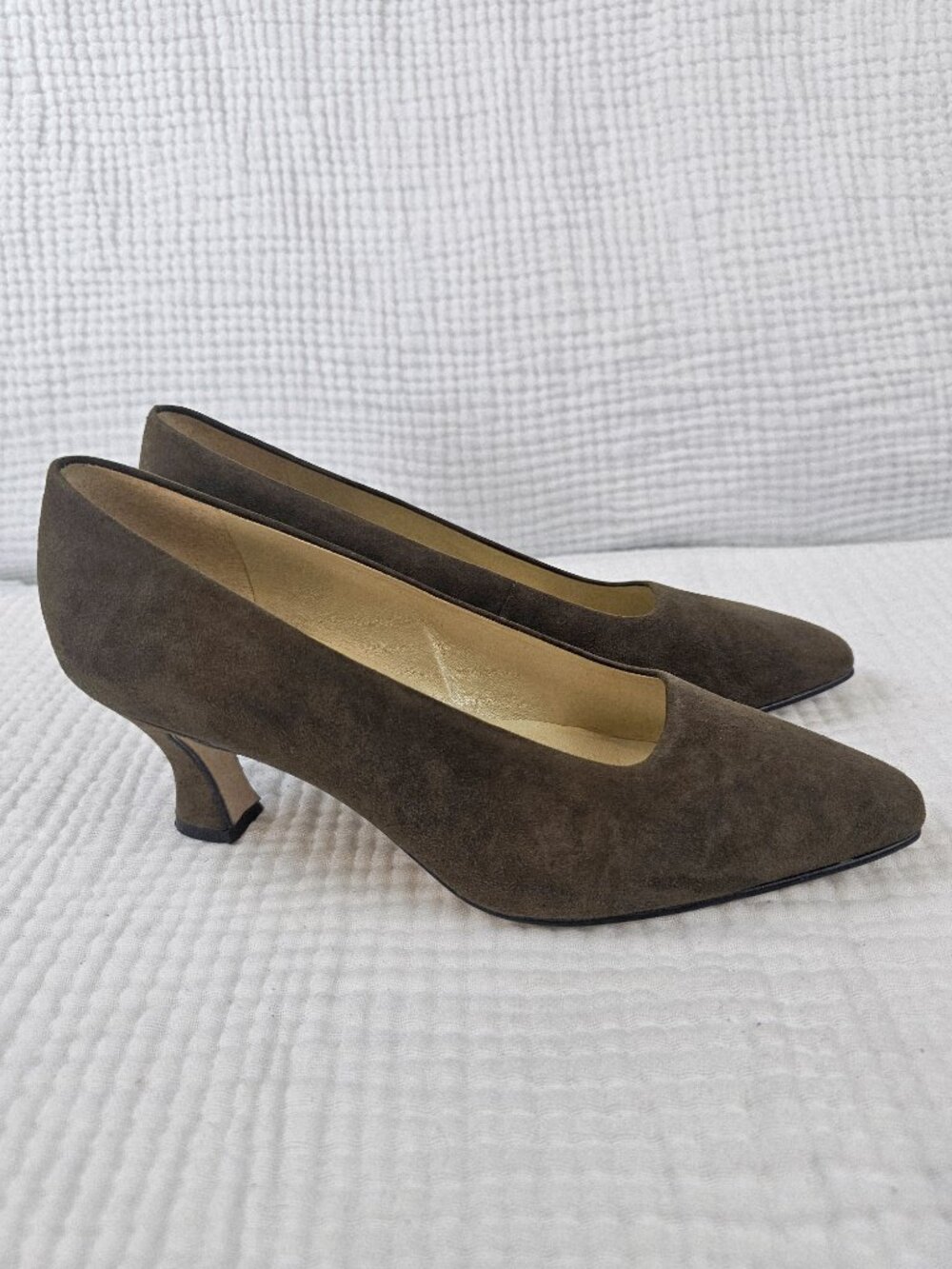 Nine West Vintage Olive Green Suede Kitten Heel Pump - Women's 8 - Picture 2 of 8